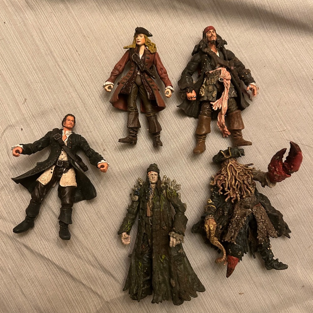 Pirates of Caribbean action figure set.